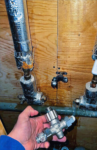 https://plumbergosnells.com.au/uploads/2025/06/emergency-plumbing-358284.jpg