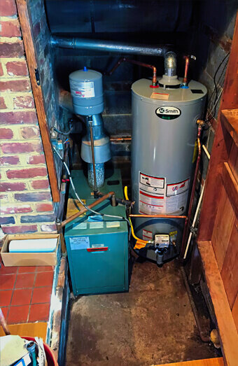 https://plumbergosnells.com.au/uploads/2025/06/hot-water-189087.jpg
