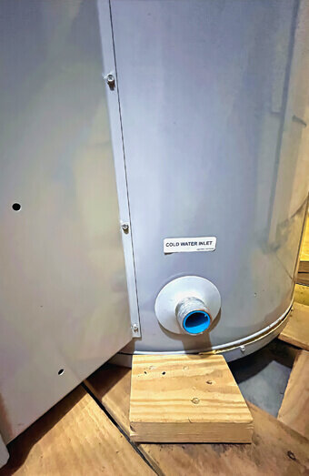 https://plumbergosnells.com.au/uploads/2025/06/hot-water-266575.jpg