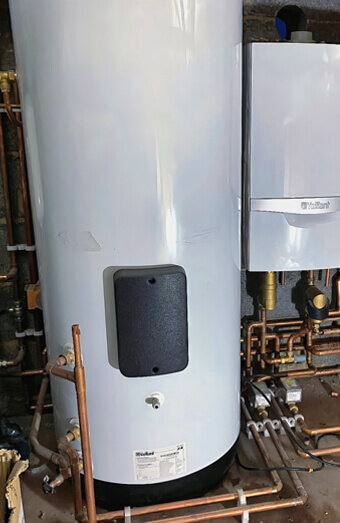 https://plumbergosnells.com.au/uploads/2025/06/hot-water-410504.jpg