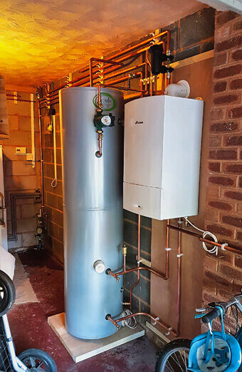 https://plumbergosnells.com.au/uploads/2025/06/hot-water-684599.jpg