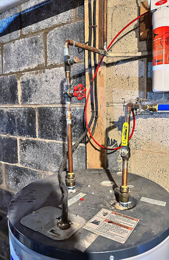 https://plumbergosnells.com.au/uploads/2025/06/hot-water-876058.jpg