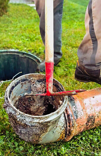 https://plumbergosnells.com.au/uploads/2025/06/pipe-relining-24290.jpg