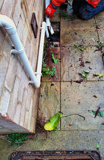 https://plumbergosnells.com.au/uploads/2025/06/pipe-relining-34611.jpg